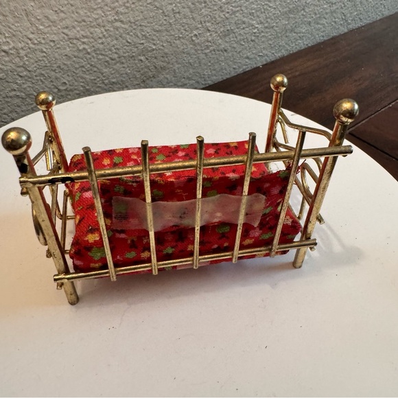 Vintage dollhouse furniture gold brass bed - Picture 2 of 5